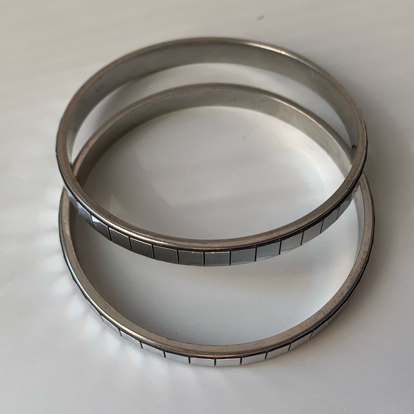Two silver tone mirrored bangles - Picture 2 of 8